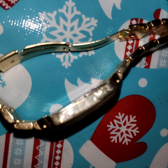 Gold Square Dial Watch - Picture 5 of 13